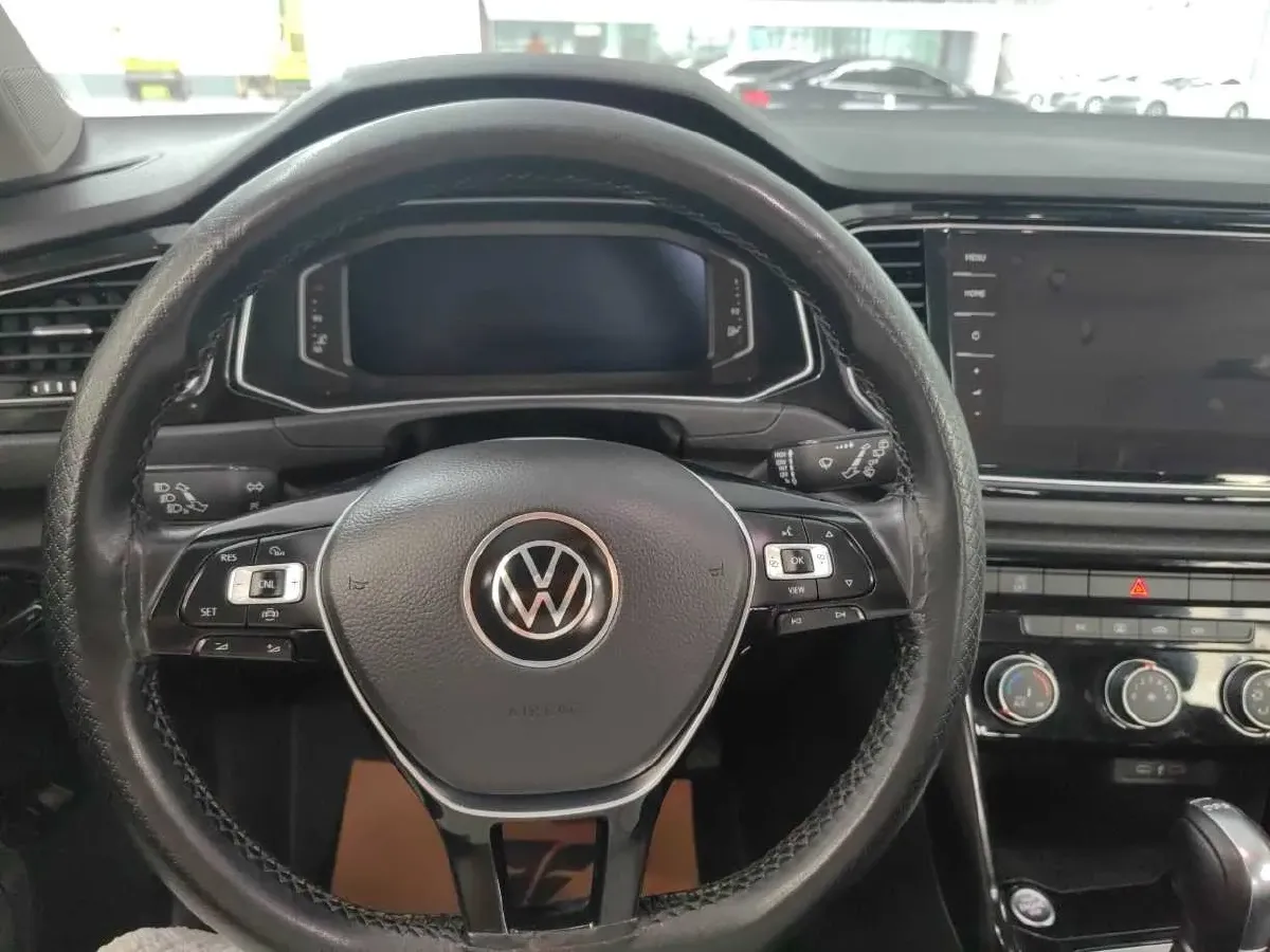 2021 Volkswagen T-Roc 1.4T 150HP L4 7DCT,autocango,china used car exporter,china ev exporter,chinese used car exporter,chinese used ev exporter