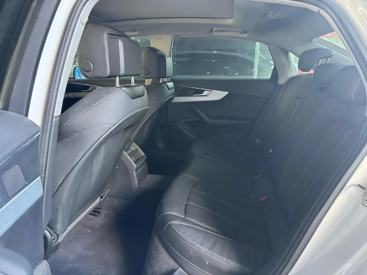 2020 Audi A4L 2.0T 190HP L4 7DCT,autocango,china used car exporter,china ev exporter,chinese used car exporter,chinese used ev exporter