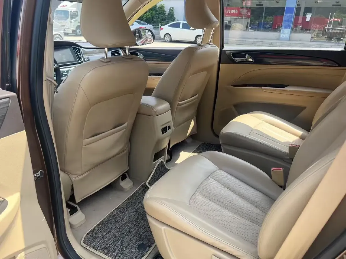 2016 BaoJun 730 1.5L 112HP L4 5MT,autocango,china used car exporter,china ev exporter,chinese used car exporter,chinese used ev exporter
