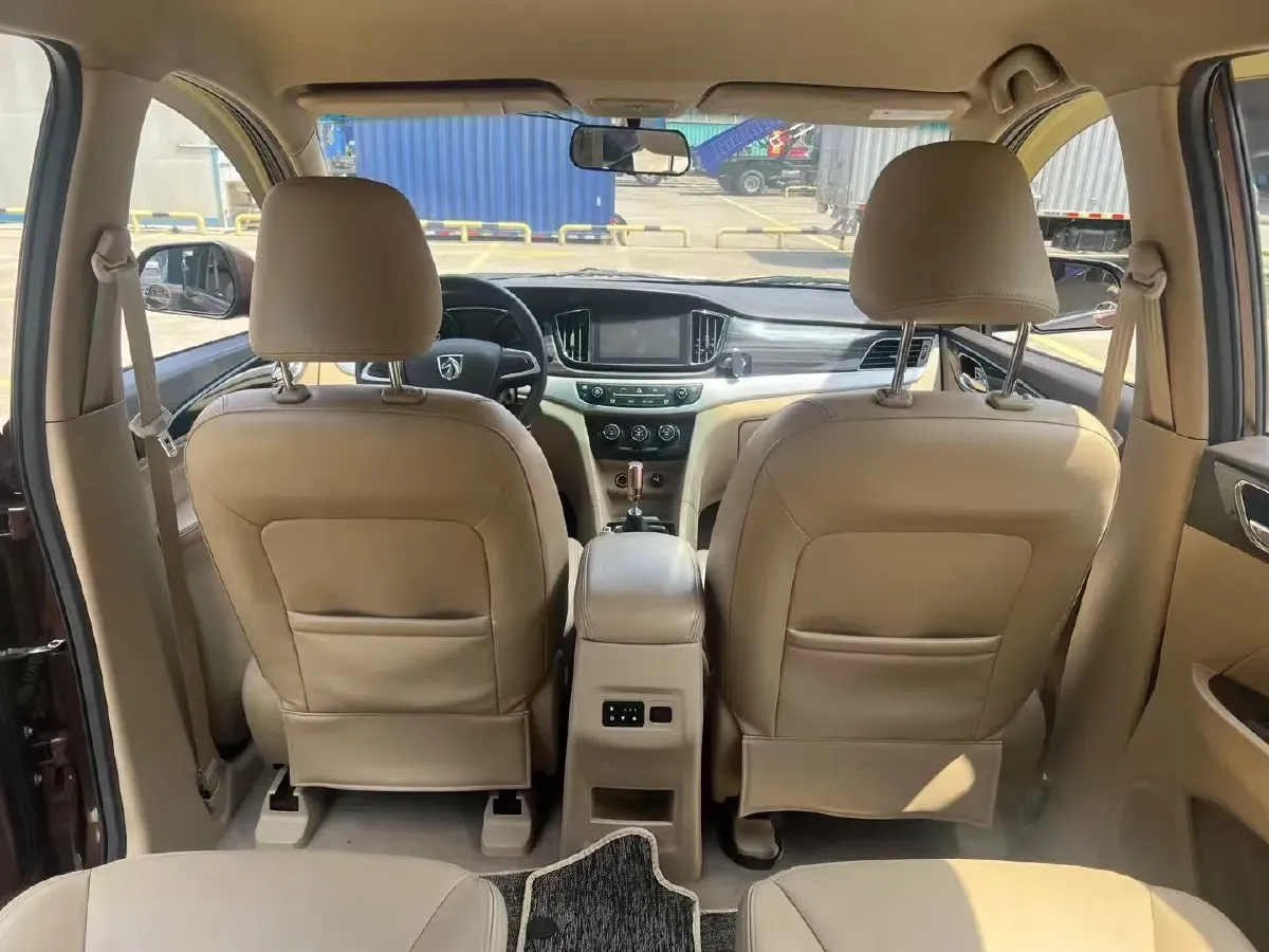 2016 BaoJun 730 1.5L 112HP L4 5MT,autocango,china used car exporter,china ev exporter,chinese used car exporter,chinese used ev exporter