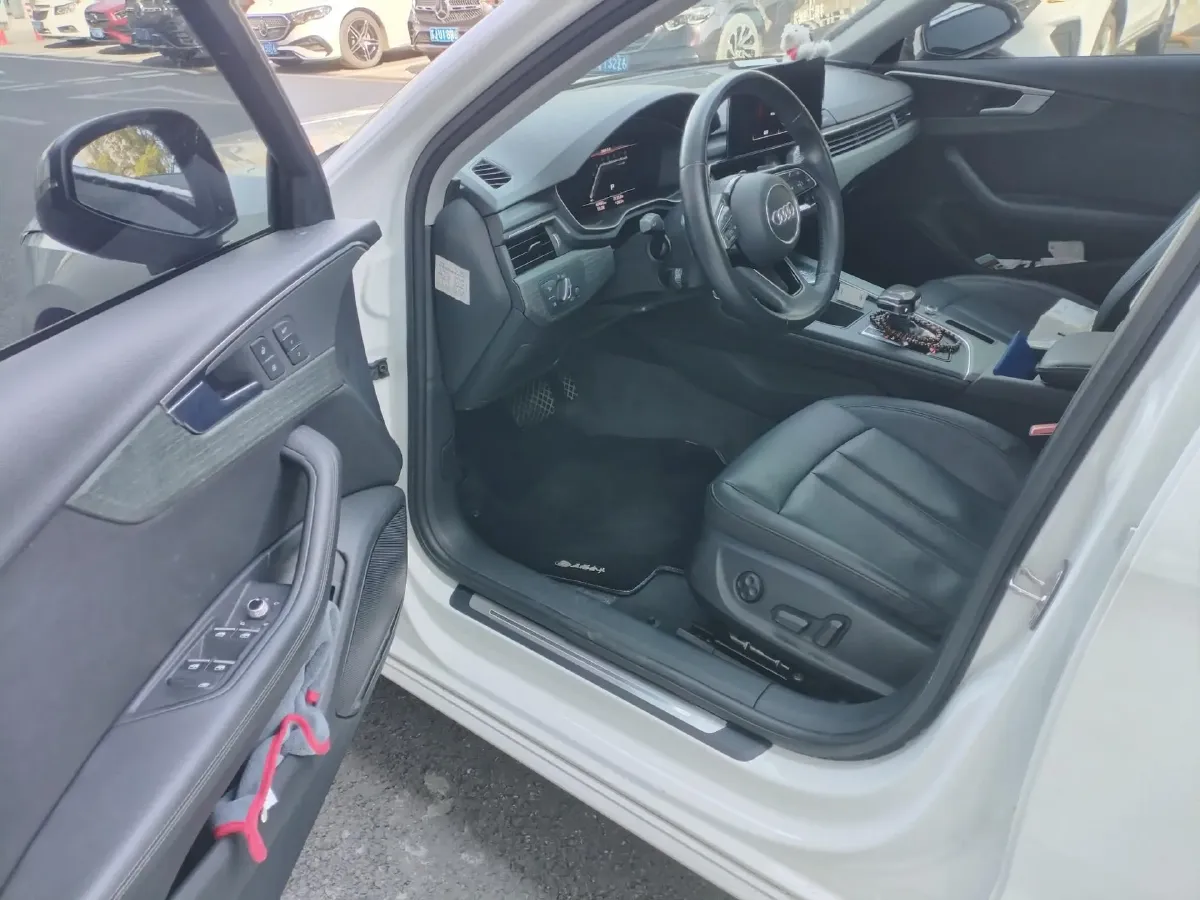 2020 Audi A4L 2.0T 190HP L4 7DCT,autocango,china used car exporter,china ev exporter,chinese used car exporter,chinese used ev exporter