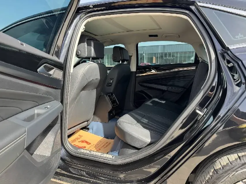 2025 Volkswagen Passat 2.0T 220HP L4 7DCT,autocango,china used car exporter,china ev exporter,chinese used car exporter,chinese used ev exporter