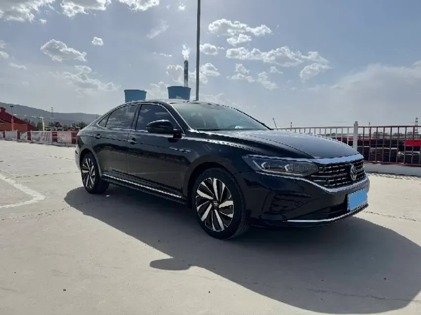 2025 Volkswagen Passat 2.0T 220HP L4 7DCT,autocango,china used car exporter,china ev exporter,chinese used car exporter,chinese used ev exporter