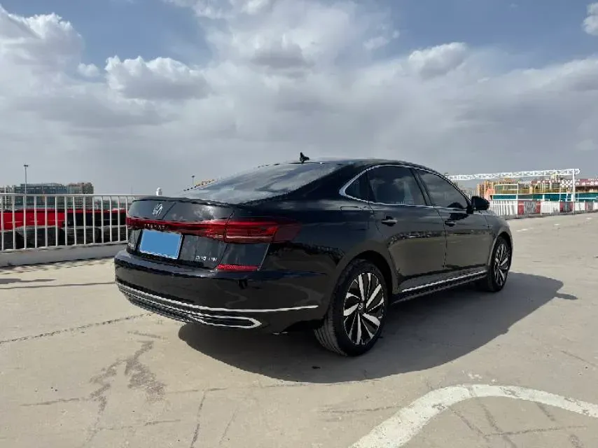 2025 Volkswagen Passat 2.0T 220HP L4 7DCT,autocango,china used car exporter,china ev exporter,chinese used car exporter,chinese used ev exporter