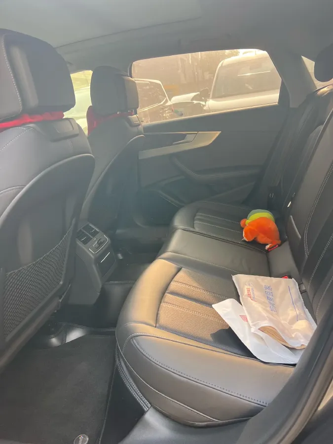 2022 Audi A4L 2.0T 190HP L4 7DCT,autocango,china used car exporter,china ev exporter,chinese used car exporter,chinese used ev exporter