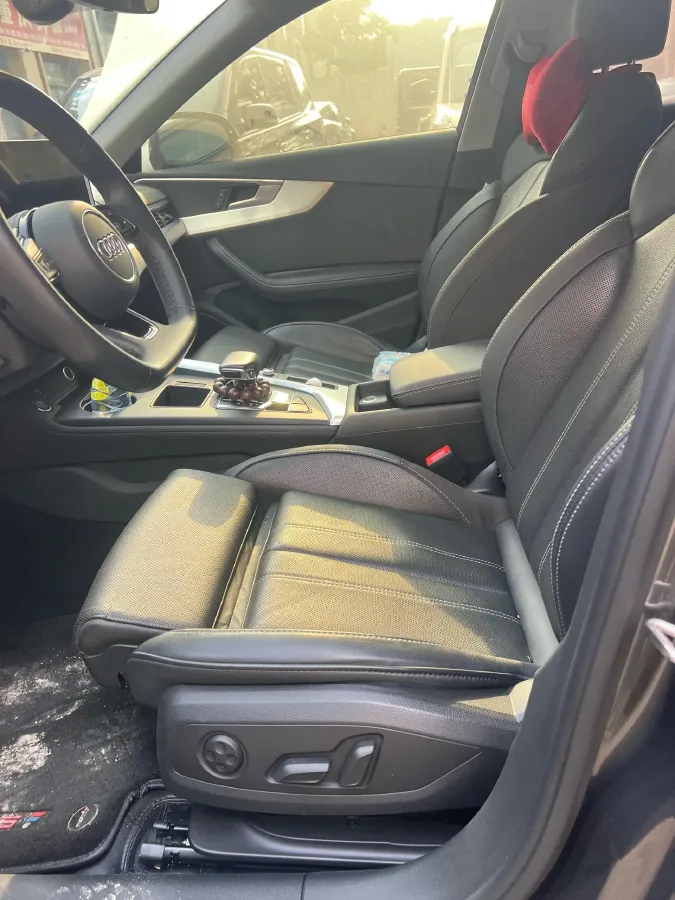 2022 Audi A4L 2.0T 190HP L4 7DCT,autocango,china used car exporter,china ev exporter,chinese used car exporter,chinese used ev exporter