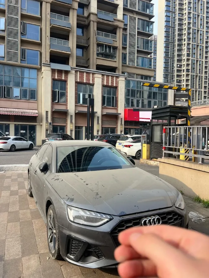 2022 Audi A4L 2.0T 190HP L4 7DCT,autocango,china used car exporter,china ev exporter,chinese used car exporter,chinese used ev exporter