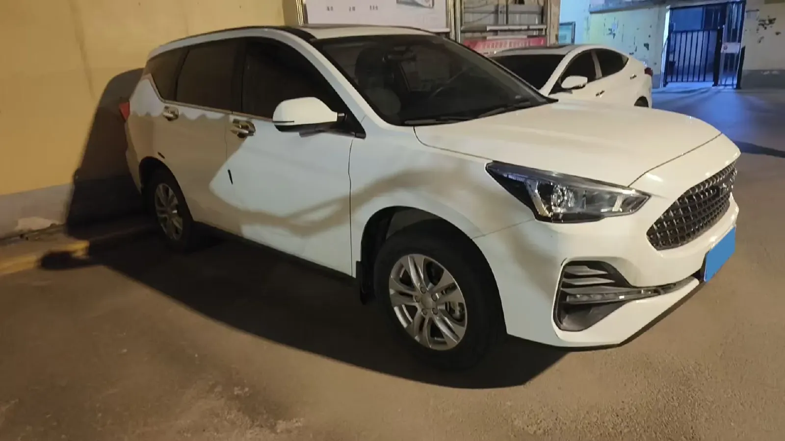 2019 Haval M6 1.5T 150HP L4 7DCT,autocango,china used car exporter,china ev exporter,chinese used car exporter,chinese used ev exporter