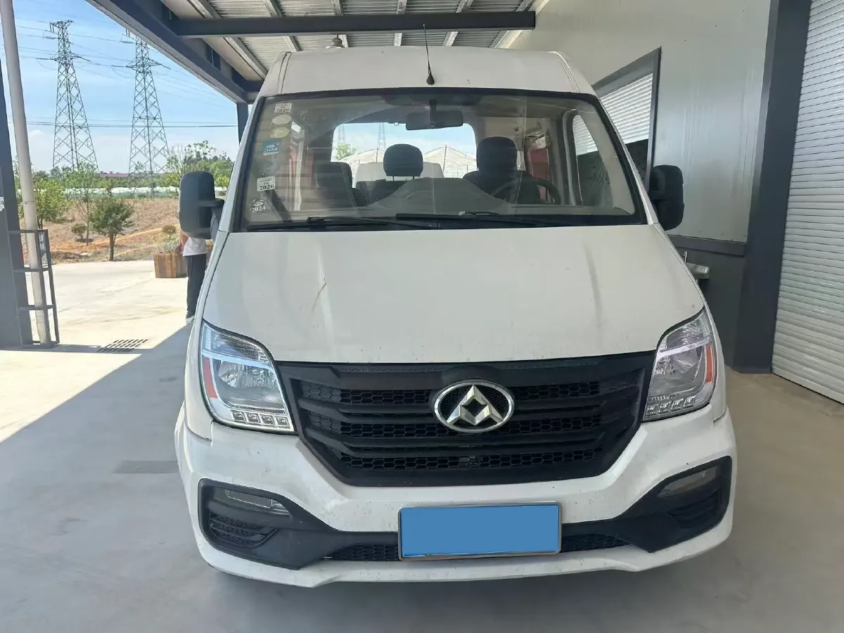 2018 MAXUS XinTu V80 2.5T 136HP L4 6MT,autocango,china used car exporter,china ev exporter,chinese used car exporter,chinese used ev exporter