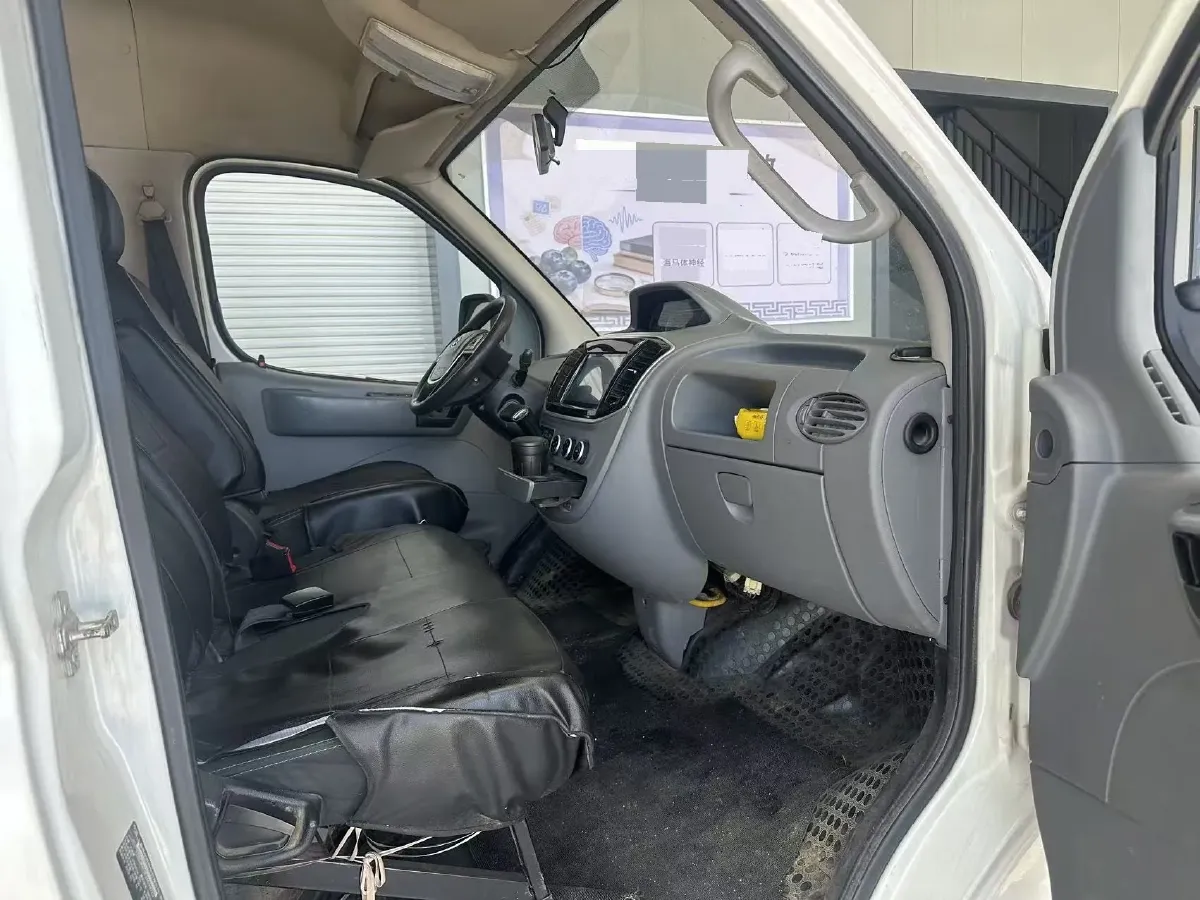2018 MAXUS XinTu V80 2.5T 136HP L4 6MT,autocango,china used car exporter,china ev exporter,chinese used car exporter,chinese used ev exporter