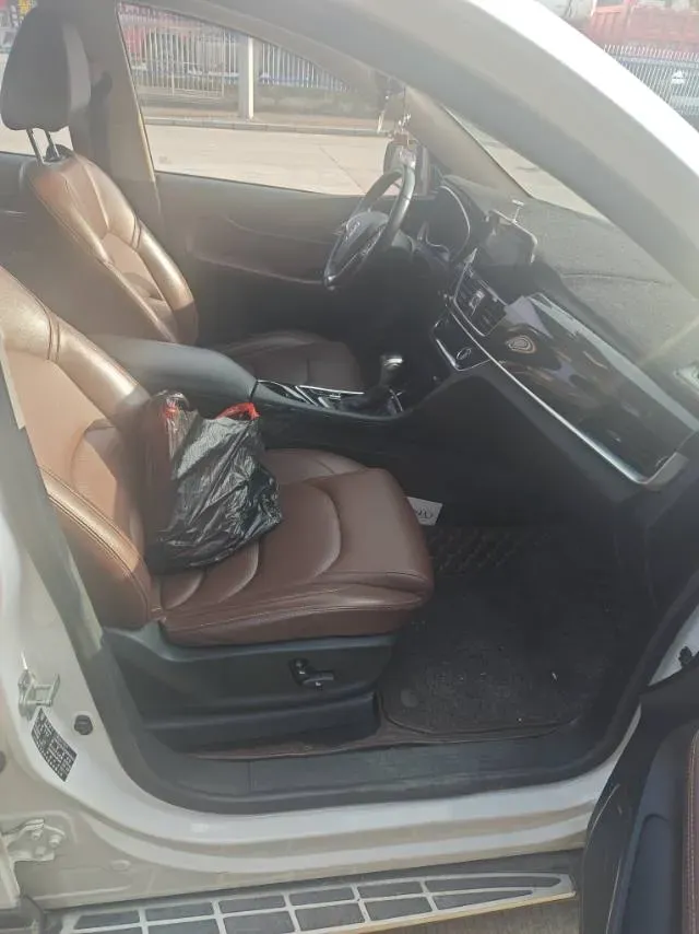 2017 BaoJun 560 1.5T 150HP L4 6DCT,autocango,china used car exporter,china ev exporter,chinese used car exporter,chinese used ev exporter
