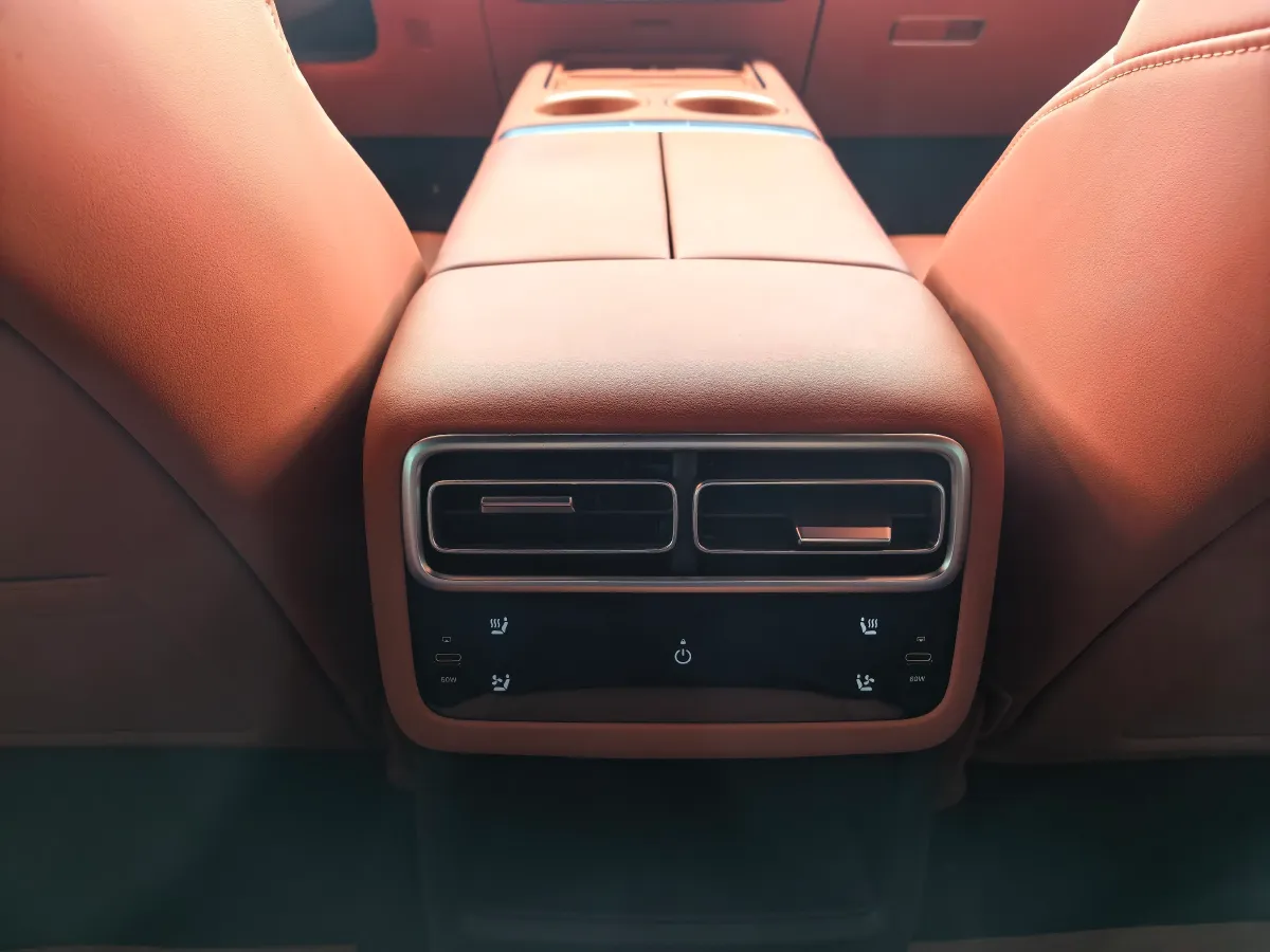 2024 Li L6 Range Extended 154HP L4 REEV 36.8KWH,autocango,china used car exporter,china ev exporter,chinese used car exporter,chinese used ev exporter