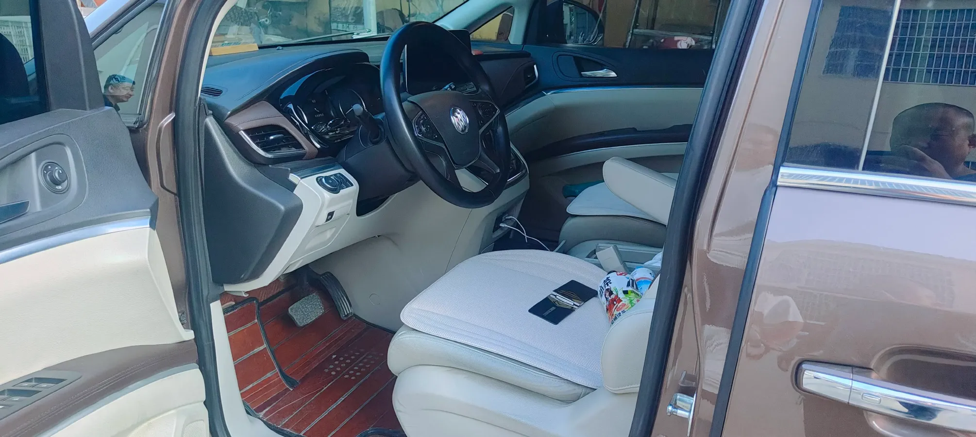 2021 Buick GL8 2.0T 237HP L4 9AT,autocango,china used car exporter,china ev exporter,chinese used car exporter,chinese used ev exporter
