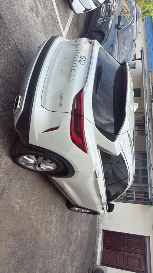 2018 Infiniti QX30 2.0T 211HP L4 7DCT,autocango,china used car exporter,china ev exporter,chinese used car exporter,chinese used ev exporter