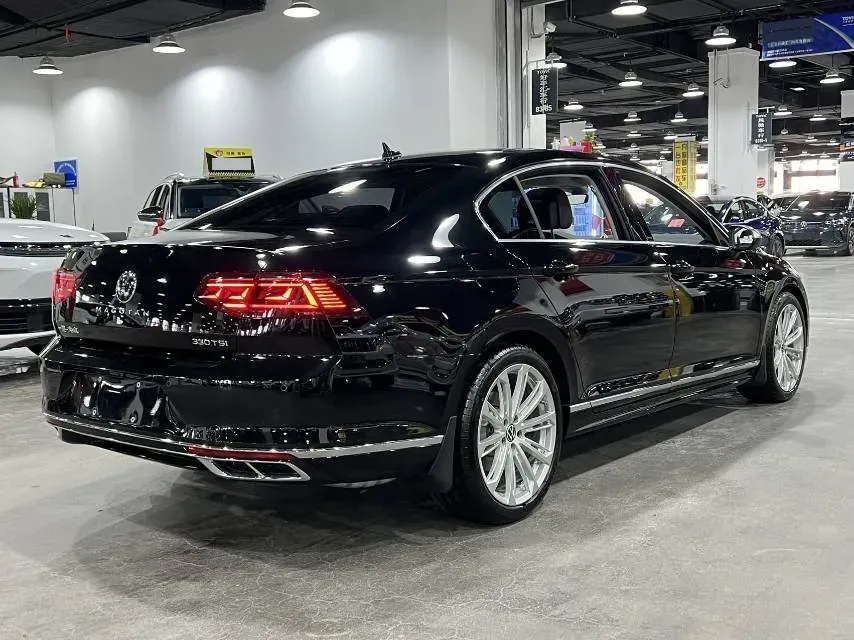 2026 Volkswagen Magotan 2.0T 220HP L4 7DCT,autocango,china used car exporter,china ev exporter,chinese used car exporter,chinese used ev exporter