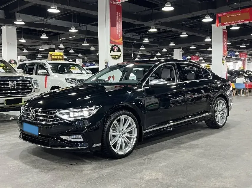 2026 Volkswagen Magotan 2.0T 220HP L4 7DCT,autocango,china used car exporter,china ev exporter,chinese used car exporter,chinese used ev exporter