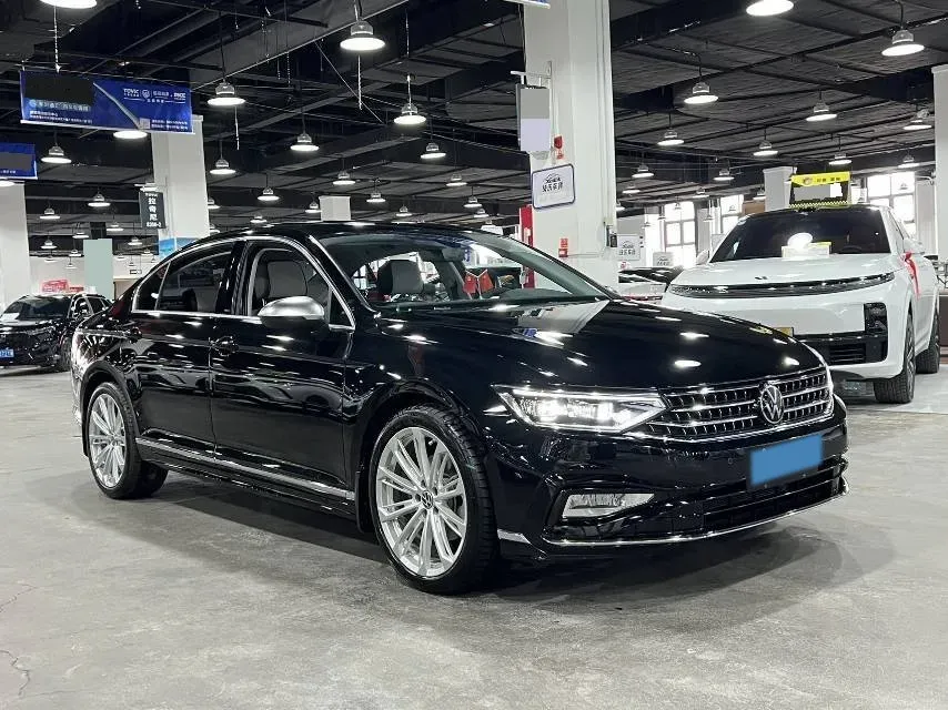 2026 Volkswagen Magotan 2.0T 220HP L4 7DCT,autocango,china used car exporter,china ev exporter,chinese used car exporter,chinese used ev exporter