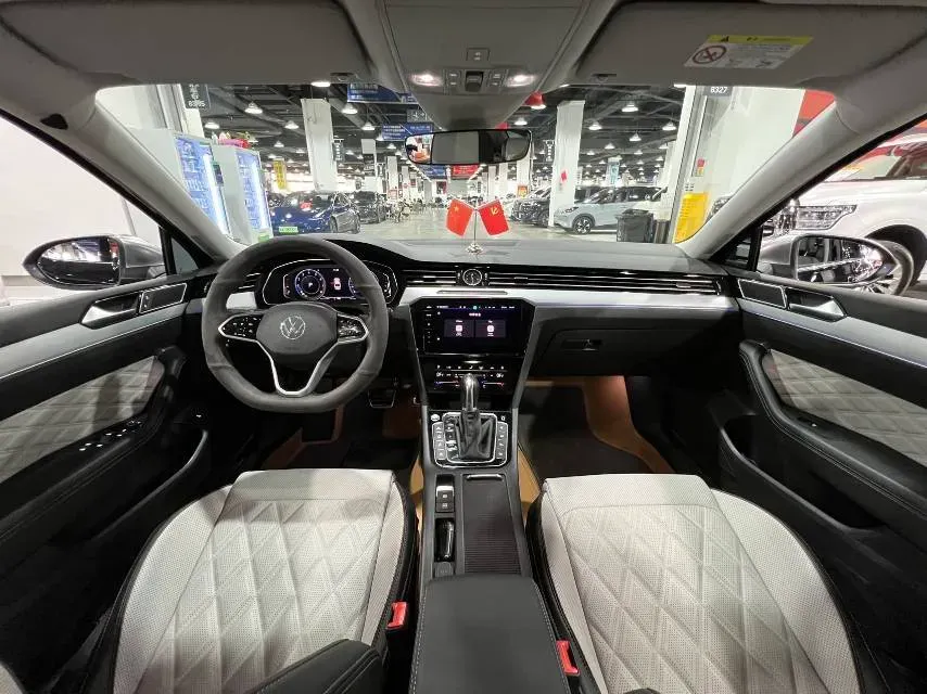 2026 Volkswagen Magotan 2.0T 220HP L4 7DCT,autocango,china used car exporter,china ev exporter,chinese used car exporter,chinese used ev exporter