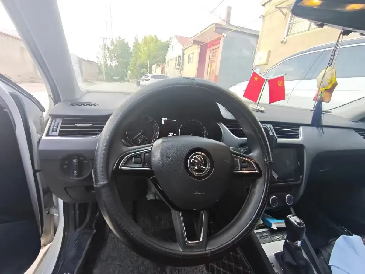 2019 Skoda Octavia 1.5L 116HP L4 6AT,autocango,china used car exporter,china ev exporter,chinese used car exporter,chinese used ev exporter