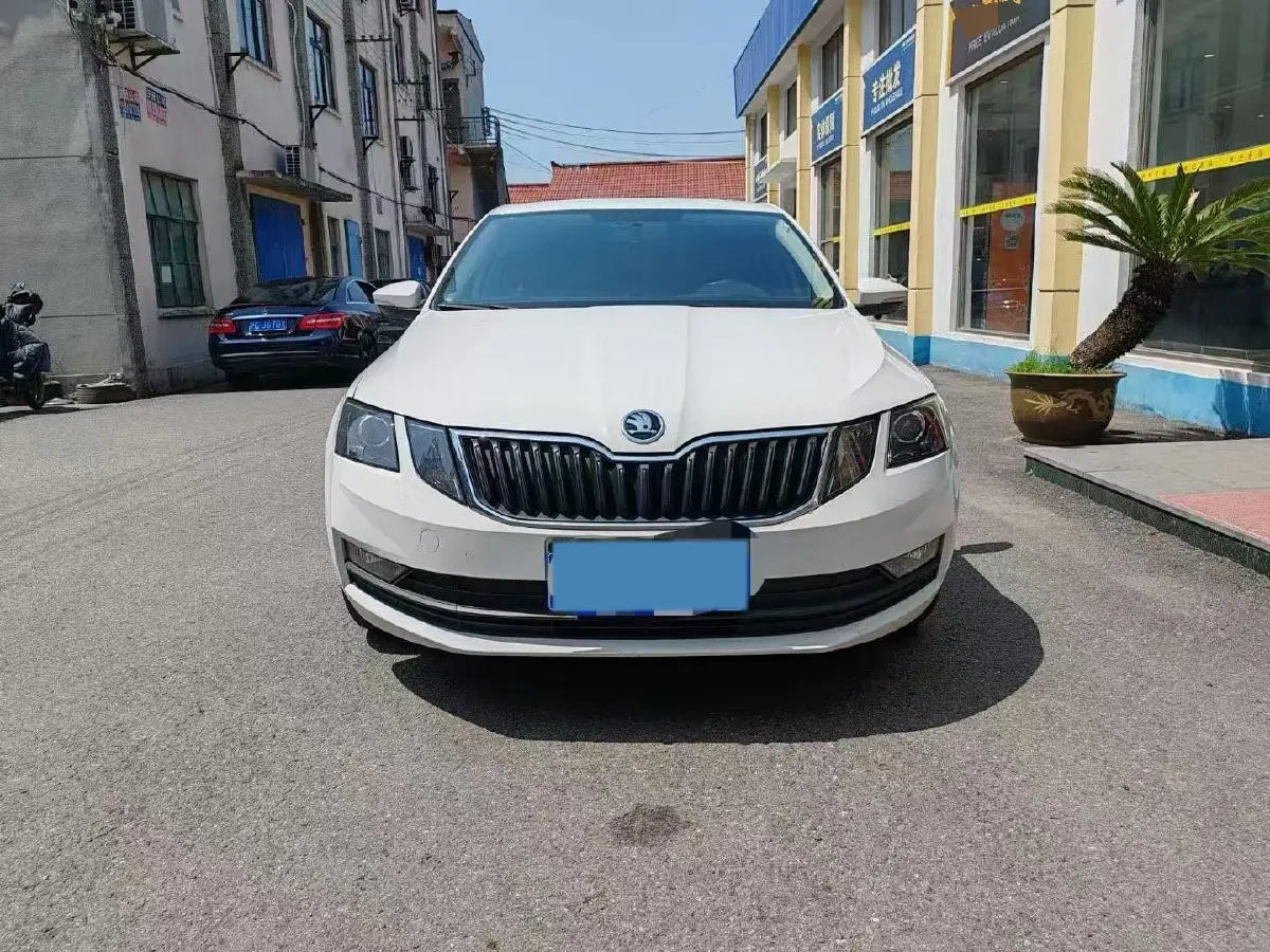 2019 Skoda Octavia 1.5L 116HP L4 6AT,autocango,china used car exporter,china ev exporter,chinese used car exporter,chinese used ev exporter