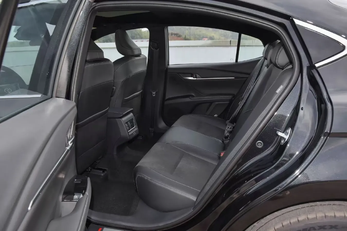 2024 Toyota Camry 2.0L 173HP L4 CVT,autocango,china used car exporter,china ev exporter,chinese used car exporter,chinese used ev exporter