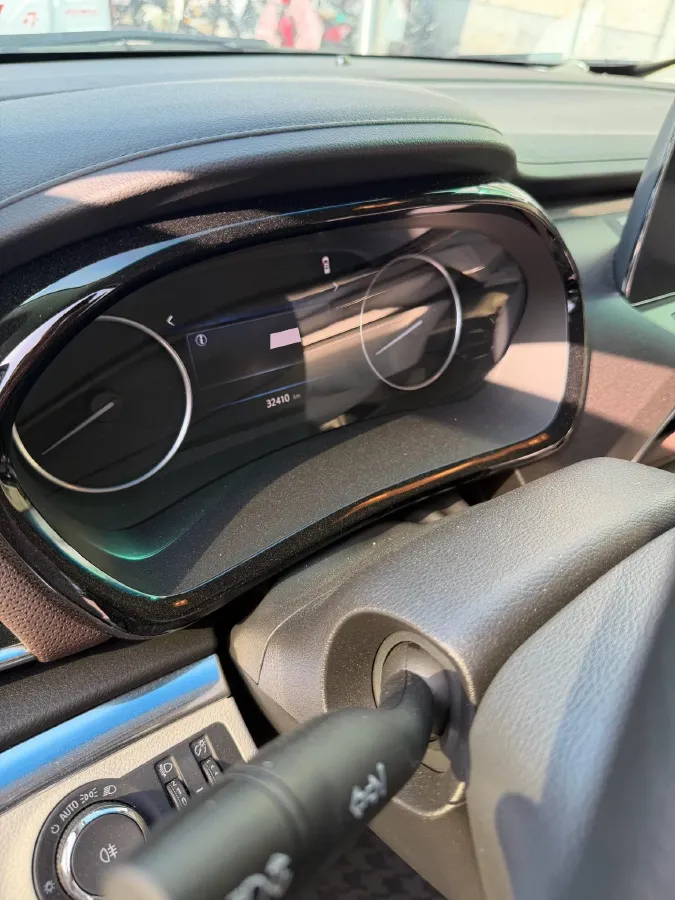 2023 Buick GL8 2.0T 237HP L4 9AT,autocango,china used car exporter,china ev exporter,chinese used car exporter,chinese used ev exporter