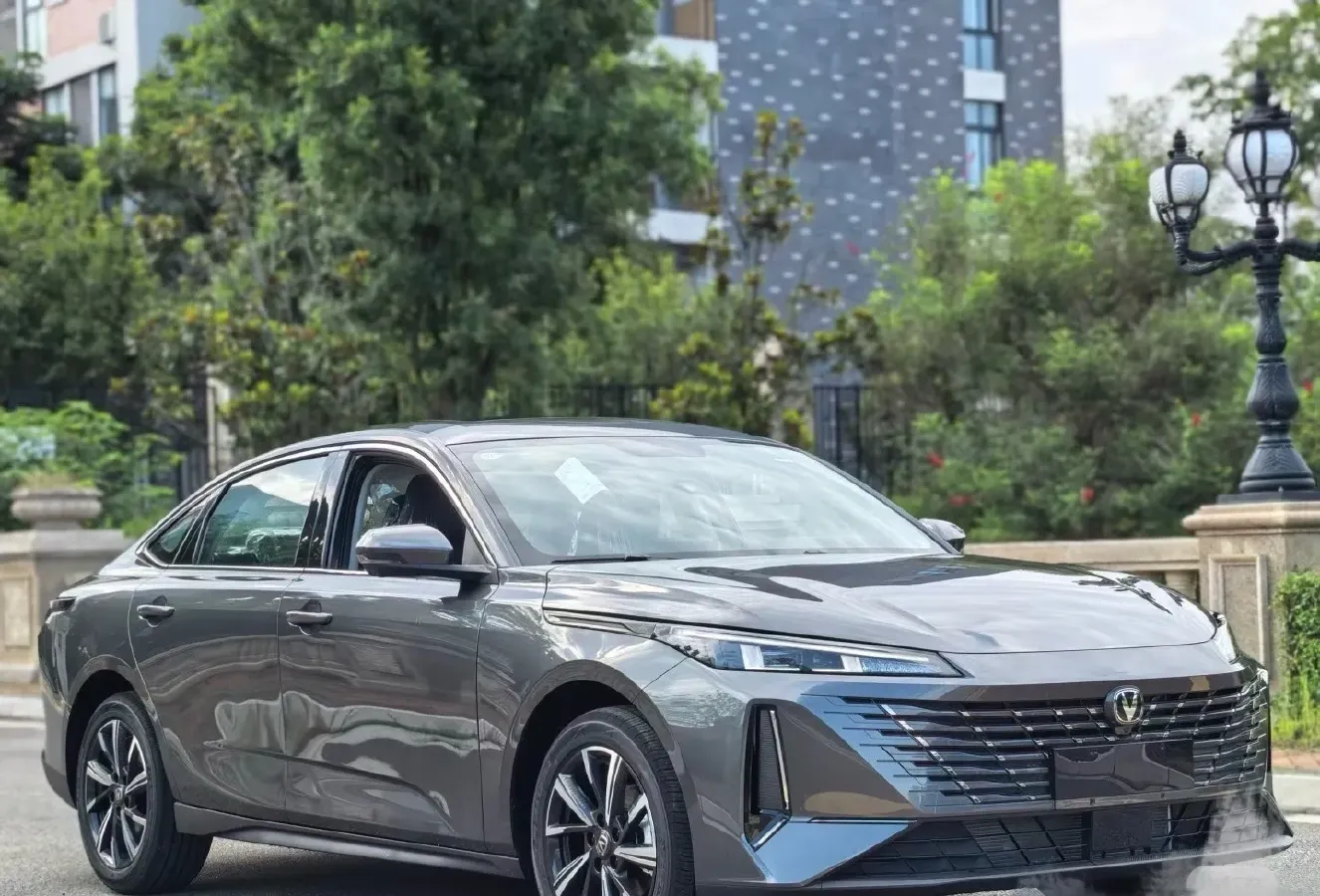 2023 ChangAn Lamore 1.5T 170HP L4 7DCT,autocango,china used car exporter,china ev exporter,chinese used car exporter,chinese used ev exporter