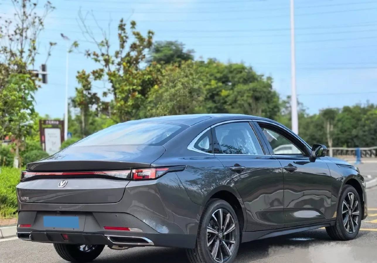 2023 ChangAn Lamore 1.5T 170HP L4 7DCT,autocango,china used car exporter,china ev exporter,chinese used car exporter,chinese used ev exporter