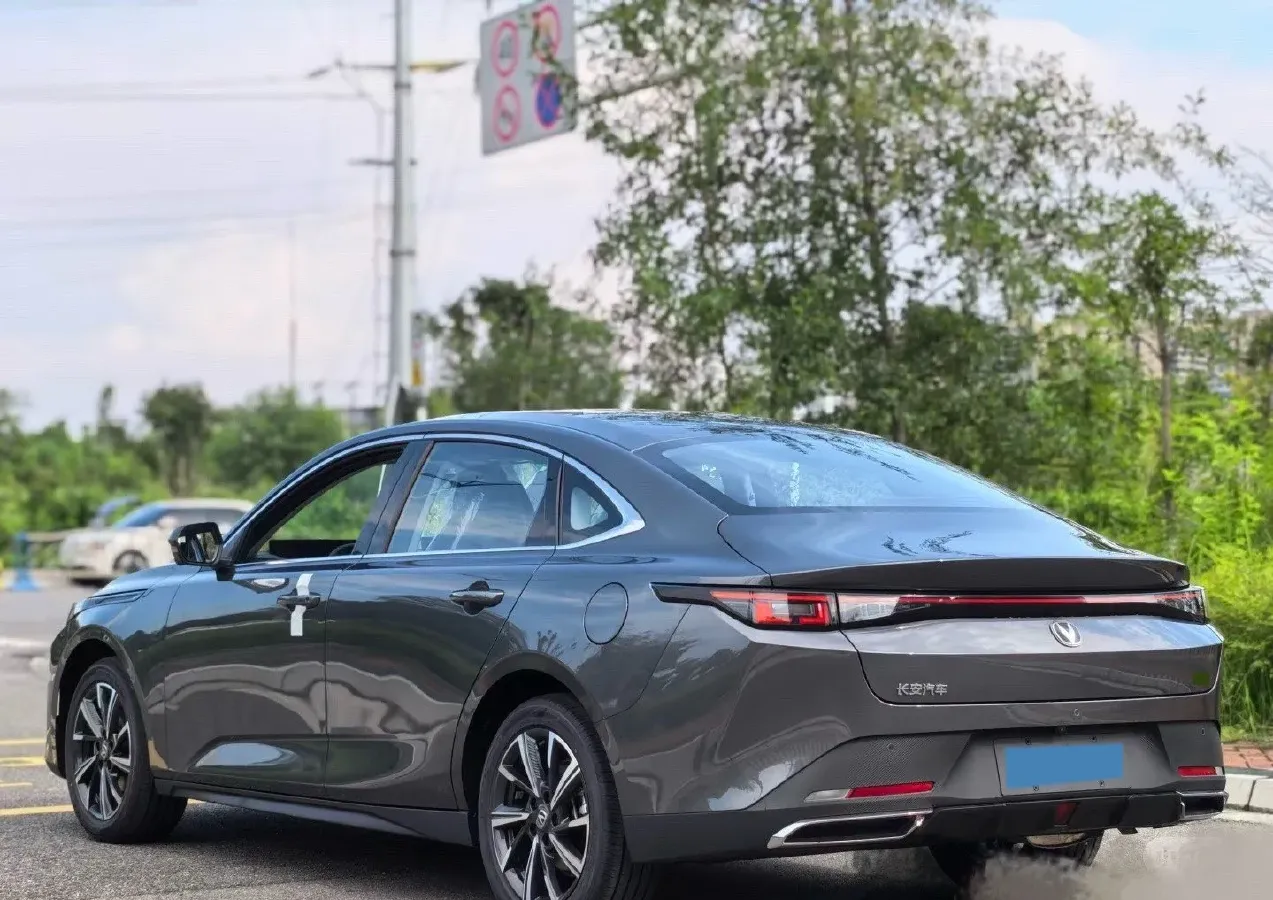 2023 ChangAn Lamore 1.5T 170HP L4 7DCT,autocango,china used car exporter,china ev exporter,chinese used car exporter,chinese used ev exporter