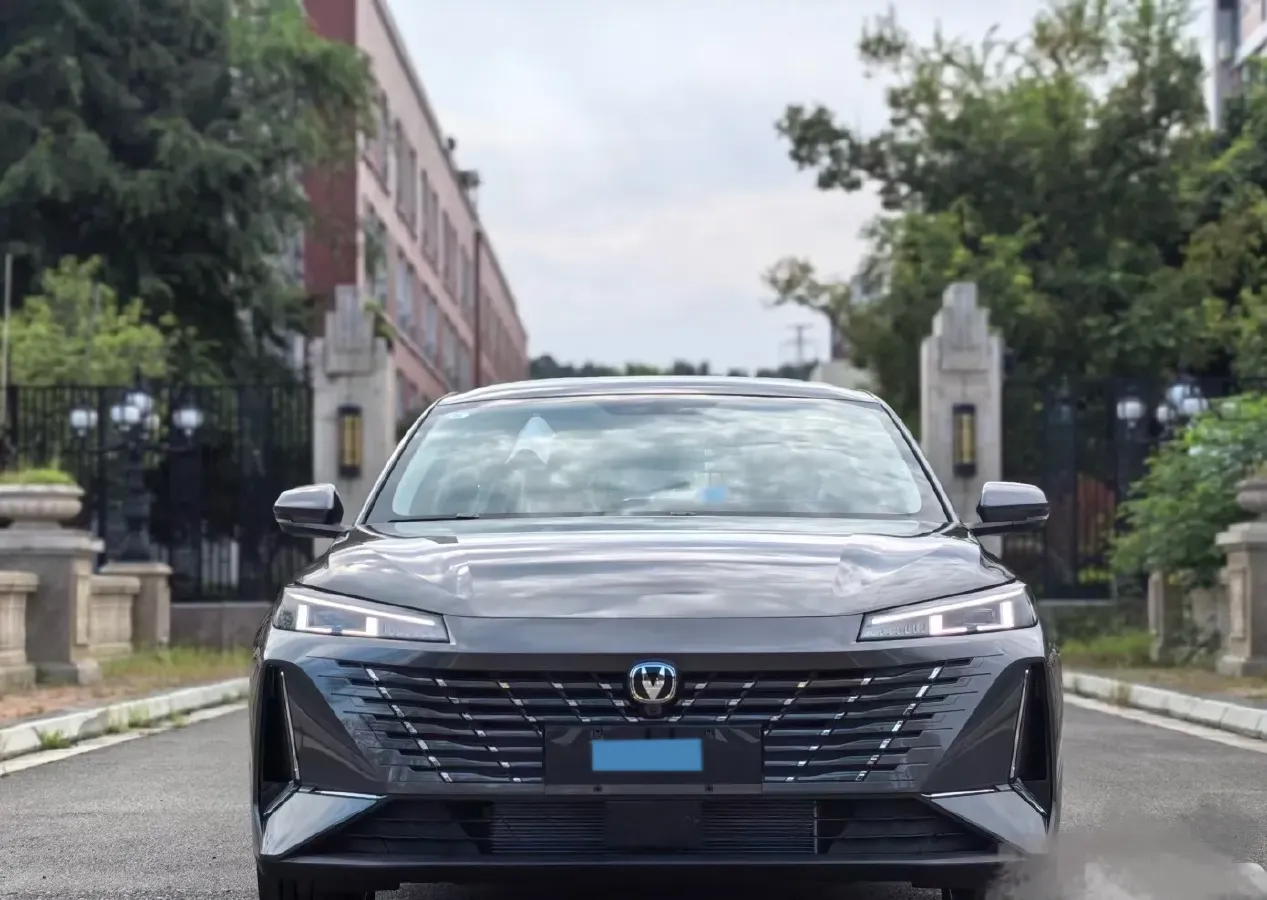 2023 ChangAn Lamore 1.5T 170HP L4 7DCT,autocango,china used car exporter,china ev exporter,chinese used car exporter,chinese used ev exporter