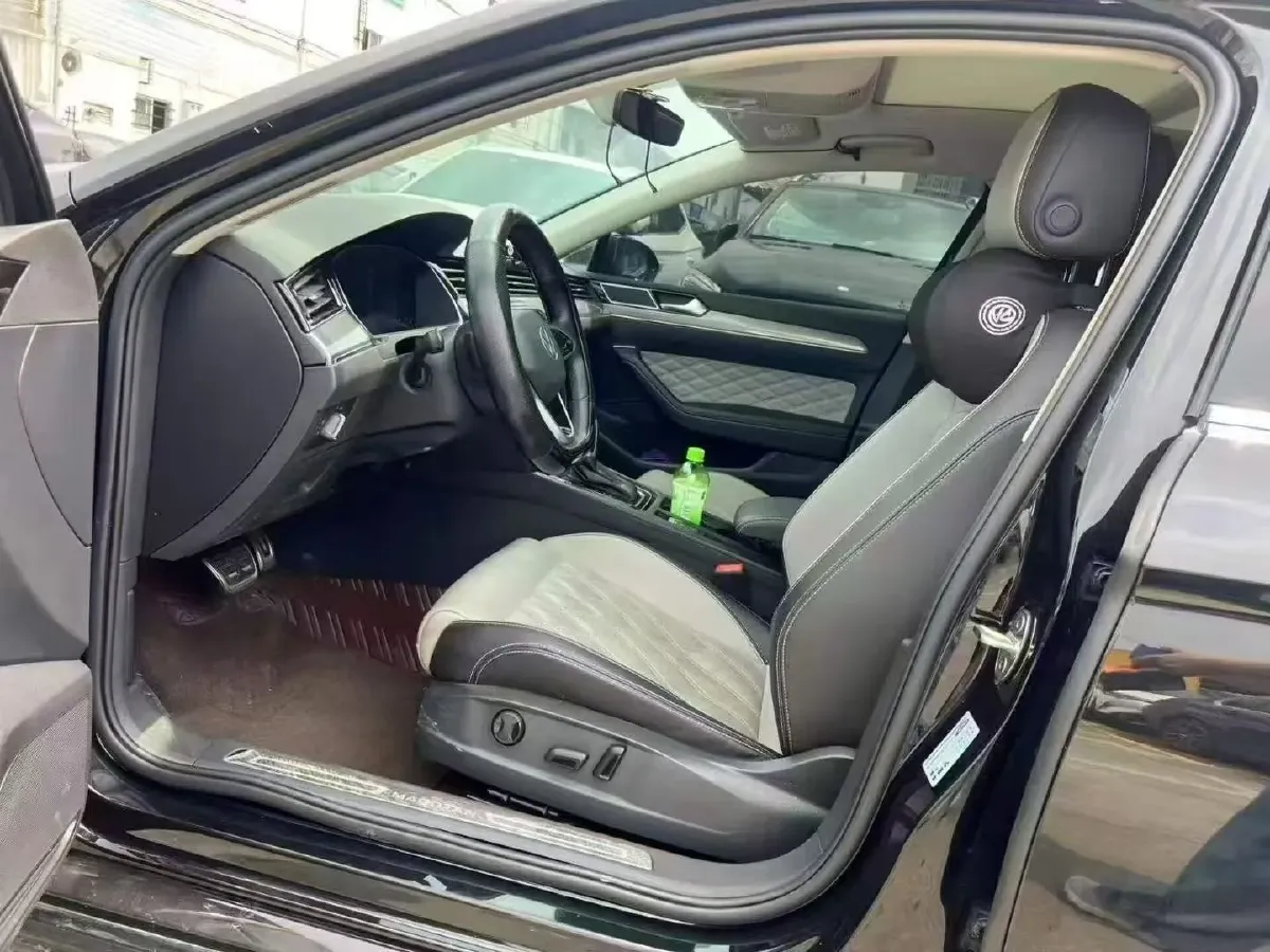2023 Volkswagen Magotan 2.0T 186HP L4 7DCT,autocango,china used car exporter,china ev exporter,chinese used car exporter,chinese used ev exporter