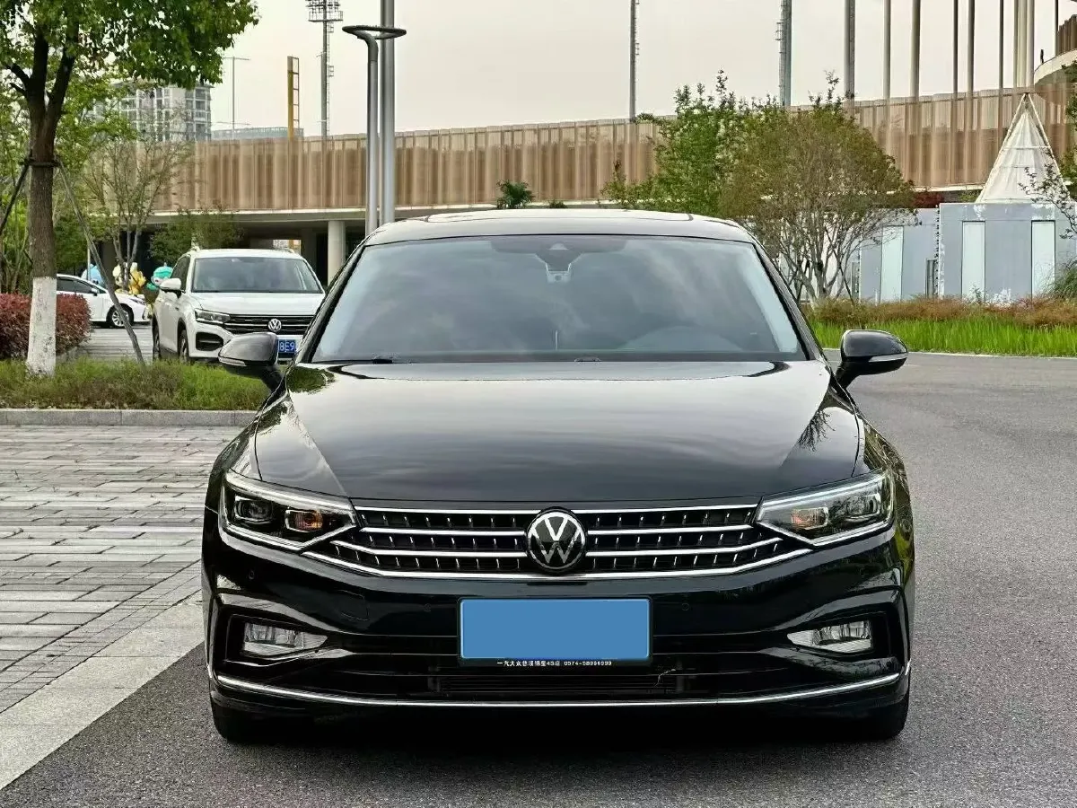 2023 Volkswagen Magotan 2.0T 186HP L4 7DCT,autocango,china used car exporter,china ev exporter,chinese used car exporter,chinese used ev exporter