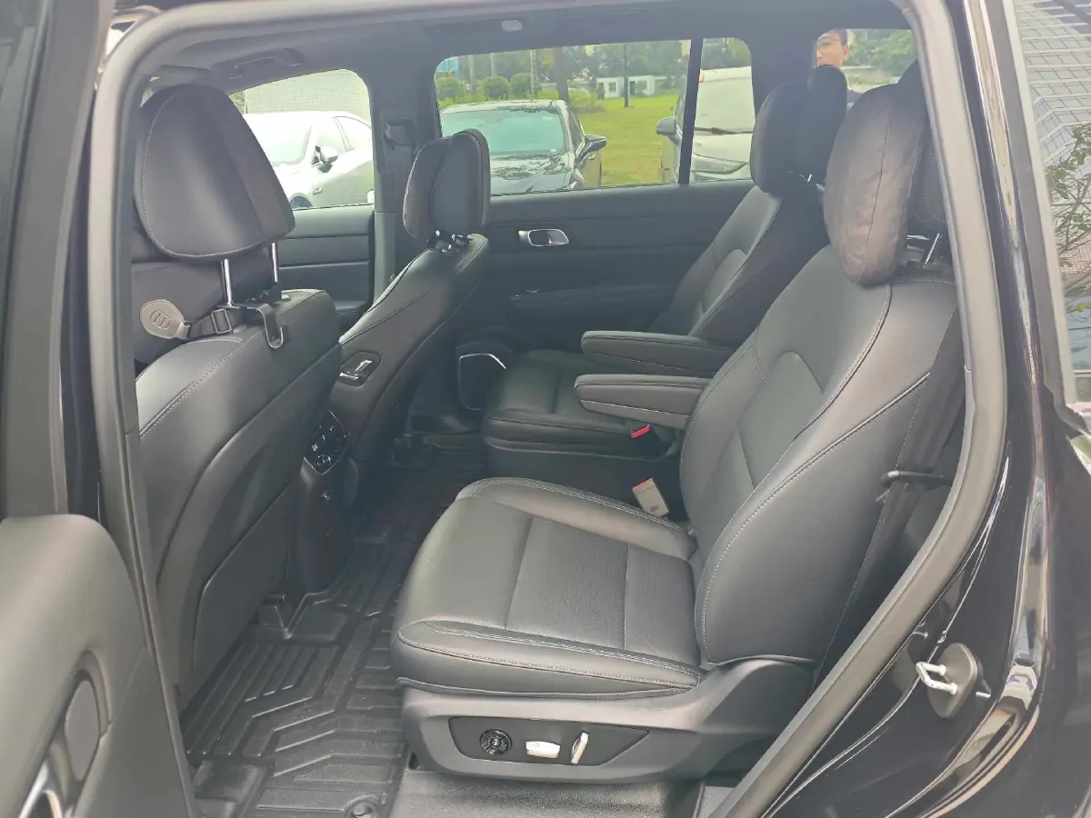 2021 Li ONE Range Extended 131HP REEV 40.5KWH,autocango,china used car exporter,china ev exporter,chinese used car exporter,chinese used ev exporter