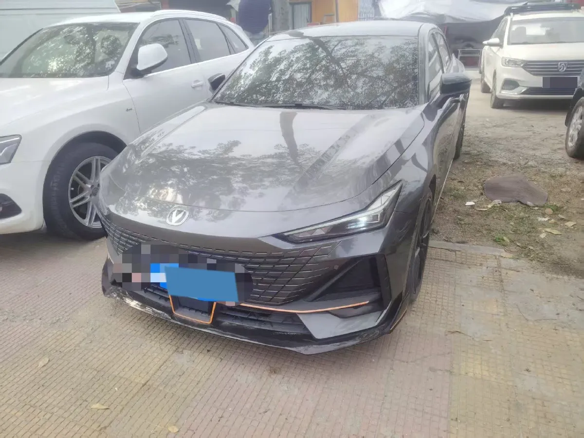 2022 ChangAn UNI-V 1.5T 188HP L4 7DCT,autocango,china used car exporter,china ev exporter,chinese used car exporter,chinese used ev exporter
