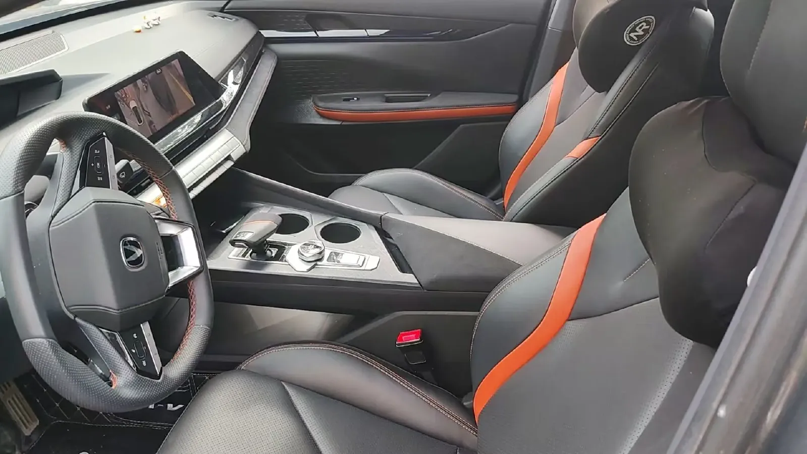2022 ChangAn UNI-V 1.5T 188HP L4 7DCT,autocango,china used car exporter,china ev exporter,chinese used car exporter,chinese used ev exporter