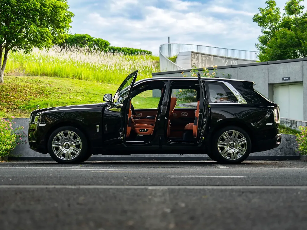 2018 Rolls-Royce Cullinan 6.7T 571HP V12 8AT,autocango,china used car exporter,china ev exporter,chinese used car exporter,chinese used ev exporter