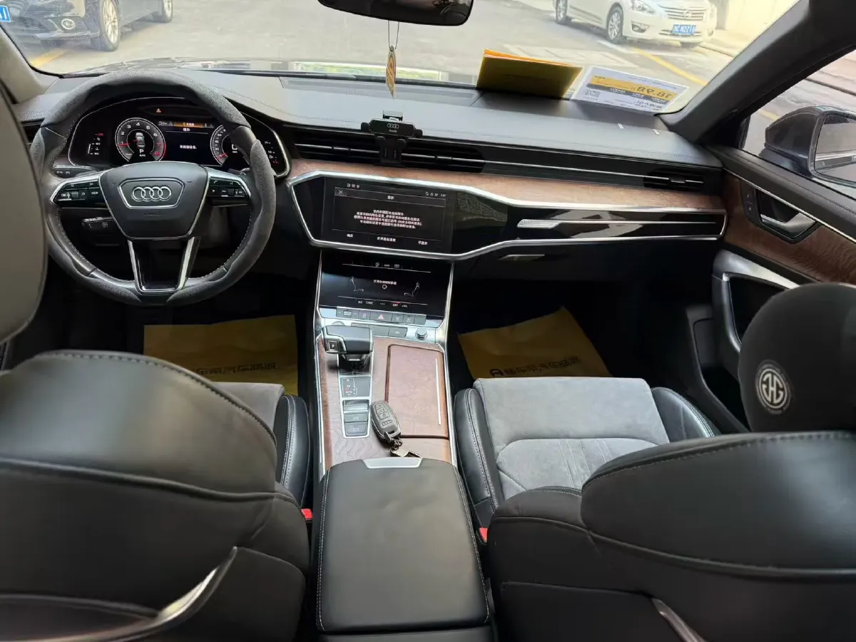 2021 Audi A6L 2.0T 190HP L4 7DCT,autocango,china used car exporter,china ev exporter,chinese used car exporter,chinese used ev exporter