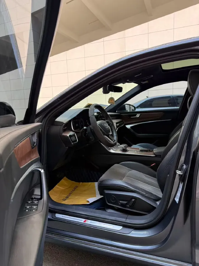 2021 Audi A6L 2.0T 190HP L4 7DCT,autocango,china used car exporter,china ev exporter,chinese used car exporter,chinese used ev exporter