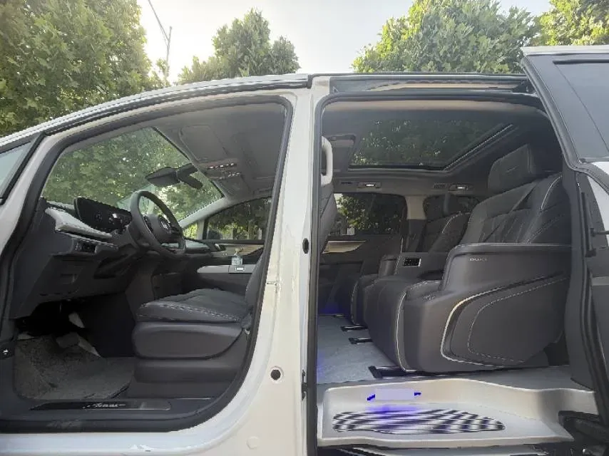 2025 Buick GL8 2.0T 237HP L4 9AT,autocango,china used car exporter,china ev exporter,chinese used car exporter,chinese used ev exporter