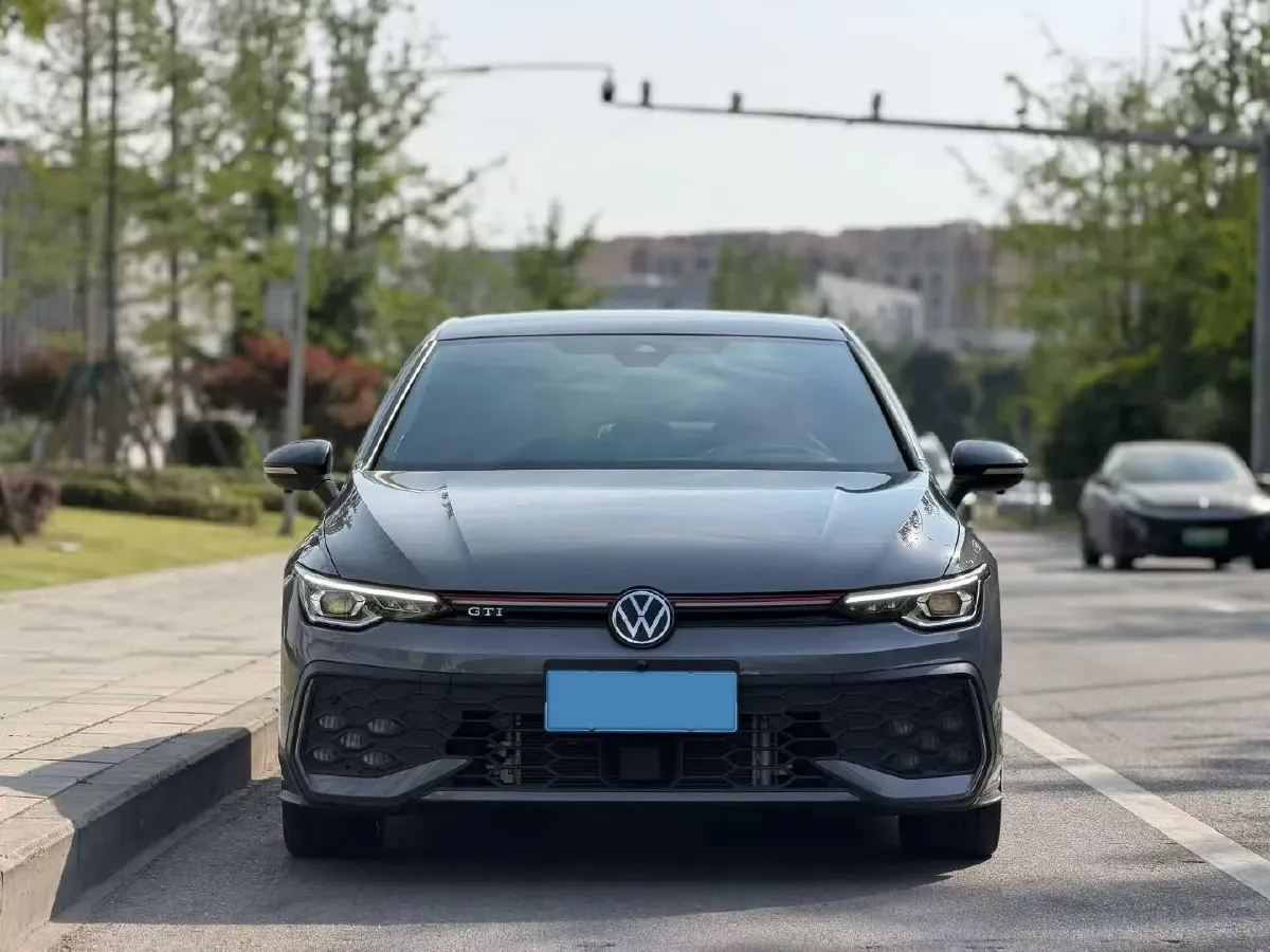 2025 Volkswagen GolfGTI 2.0T 220HP L4 7DCT,autocango,china used car exporter,china ev exporter,chinese used car exporter,chinese used ev exporter
