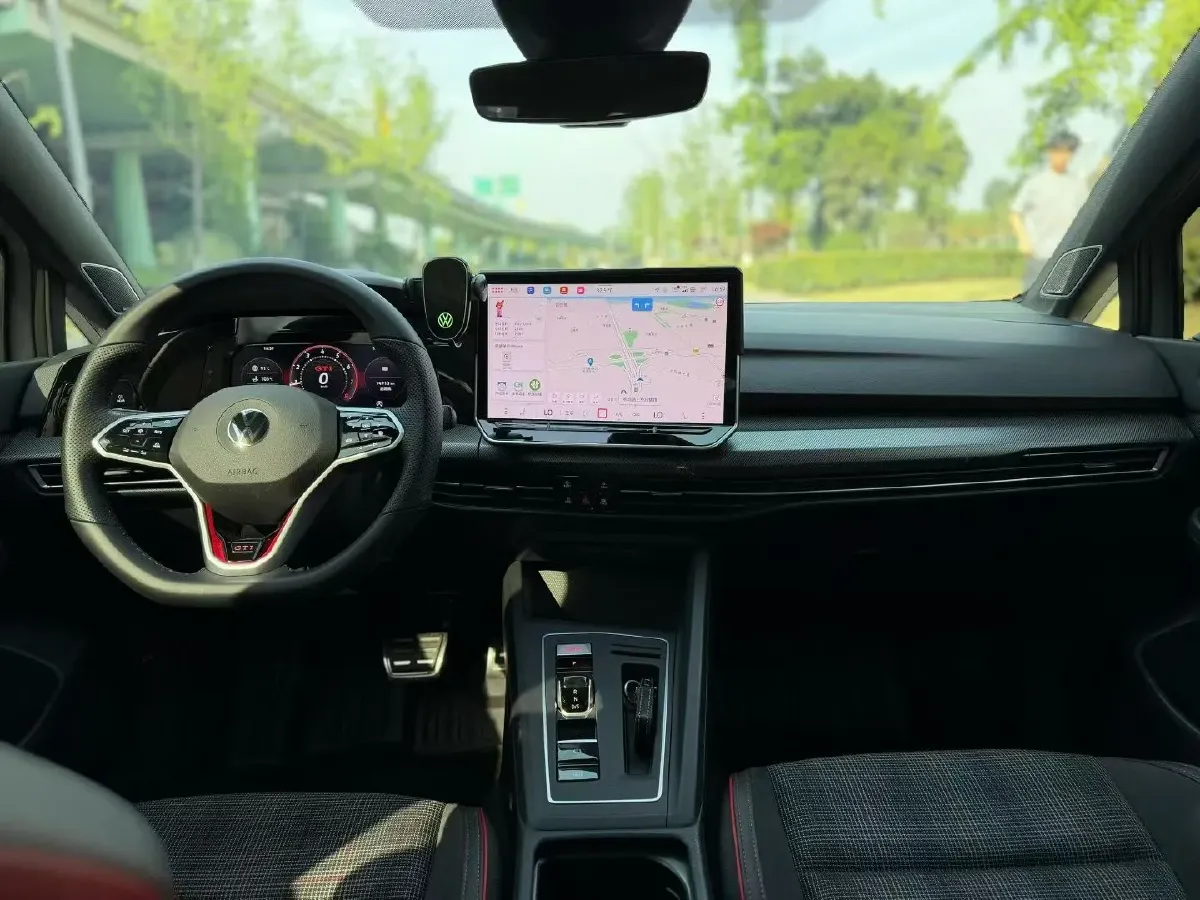 2025 Volkswagen GolfGTI 2.0T 220HP L4 7DCT,autocango,china used car exporter,china ev exporter,chinese used car exporter,chinese used ev exporter