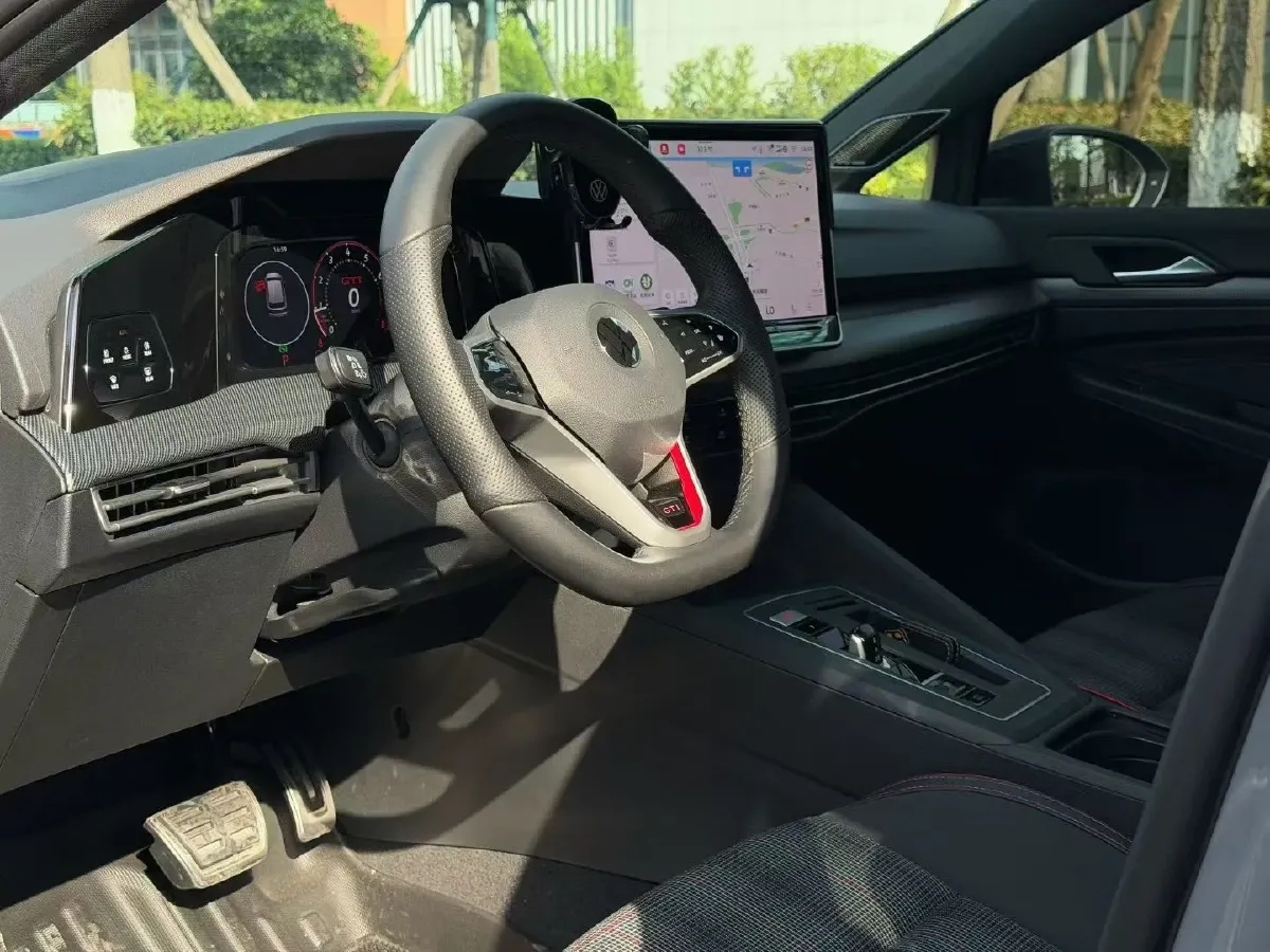 2025 Volkswagen GolfGTI 2.0T 220HP L4 7DCT,autocango,china used car exporter,china ev exporter,chinese used car exporter,chinese used ev exporter