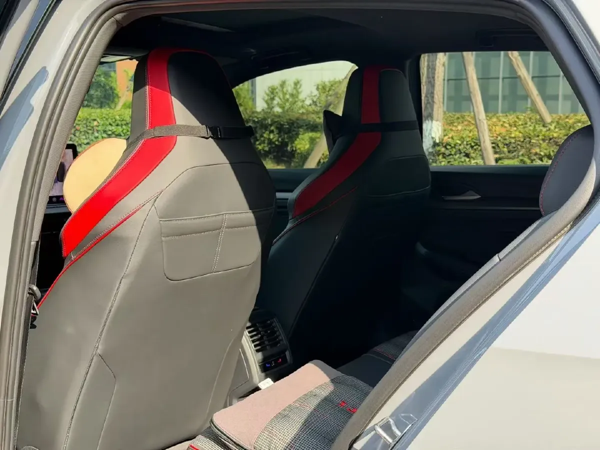 2025 Volkswagen GolfGTI 2.0T 220HP L4 7DCT,autocango,china used car exporter,china ev exporter,chinese used car exporter,chinese used ev exporter