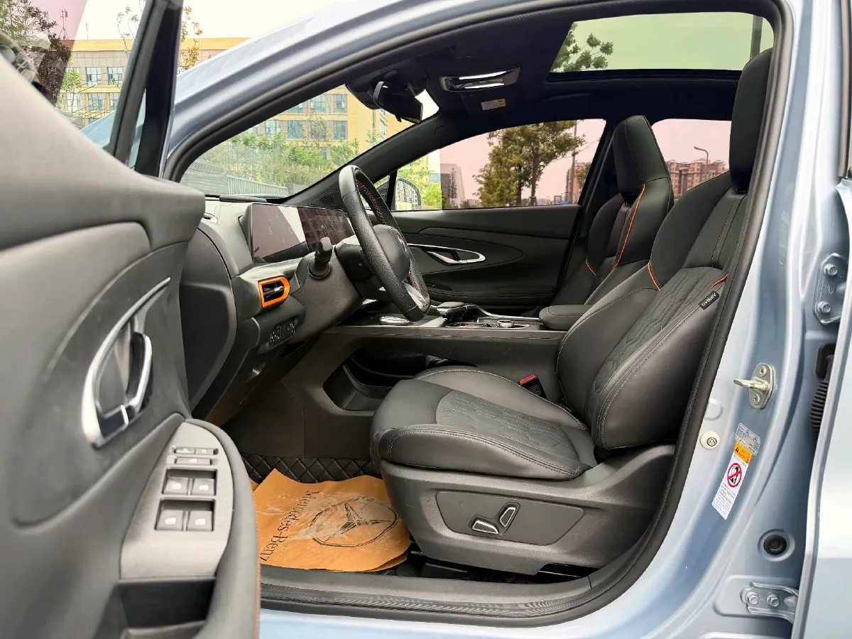 2022 ChangAn UNI-T 1.5T 188HP L4 7DCT,autocango,china used car exporter,china ev exporter,chinese used car exporter,chinese used ev exporter