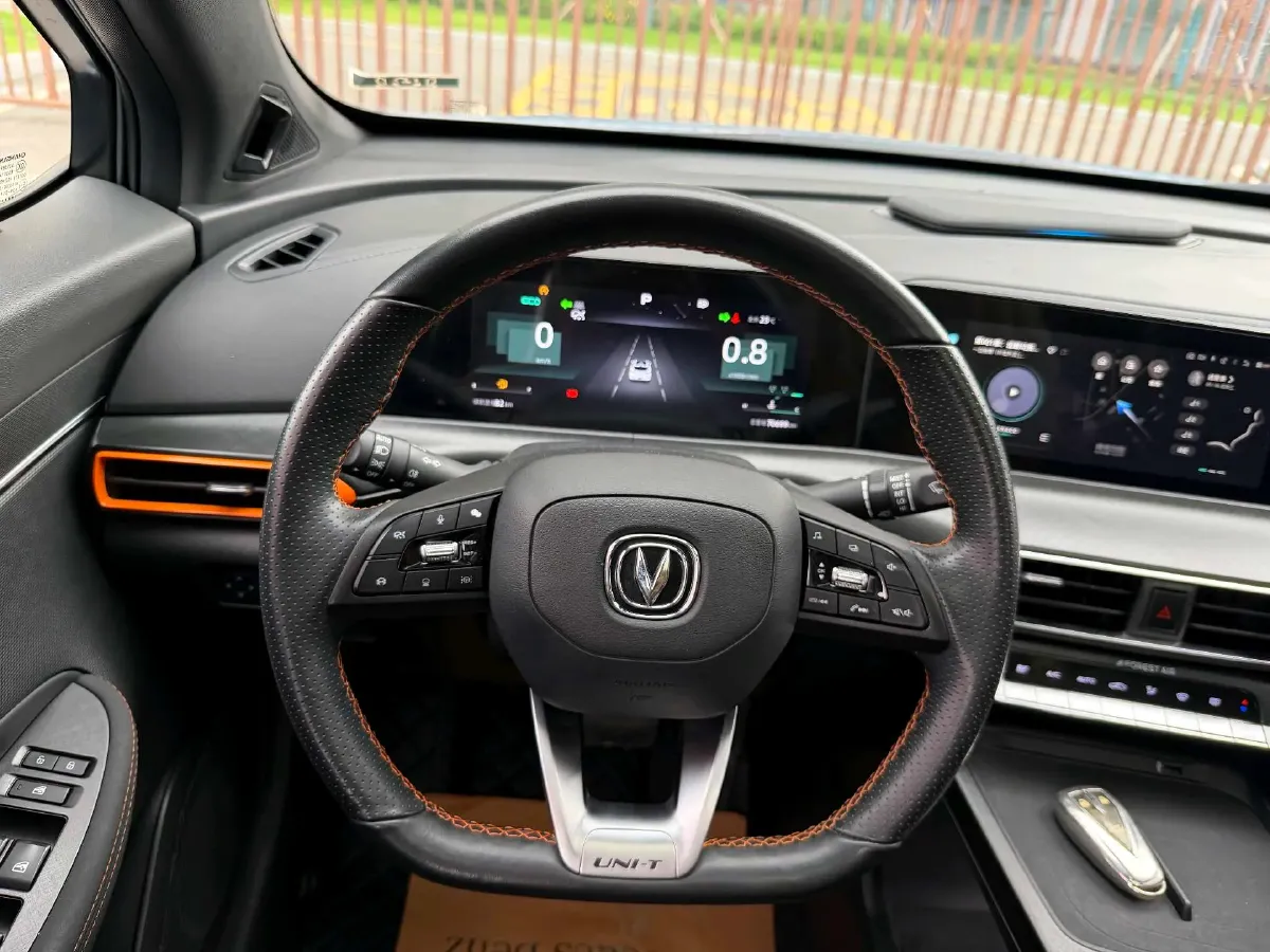 2022 ChangAn UNI-T 1.5T 188HP L4 7DCT,autocango,china used car exporter,china ev exporter,chinese used car exporter,chinese used ev exporter