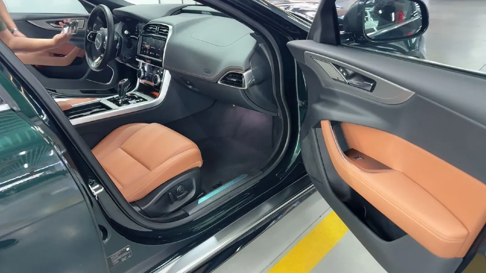 2024 Jaguar XEL 2.0T 250HP L4 8AT,autocango,china used car exporter,china ev exporter,chinese used car exporter,chinese used ev exporter