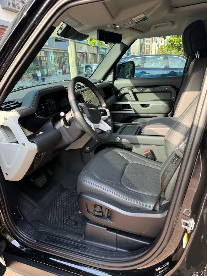 2024 Land Rover Defender 3.0T 400HP L6 8AT,autocango,china used car exporter,china ev exporter,chinese used car exporter,chinese used ev exporter