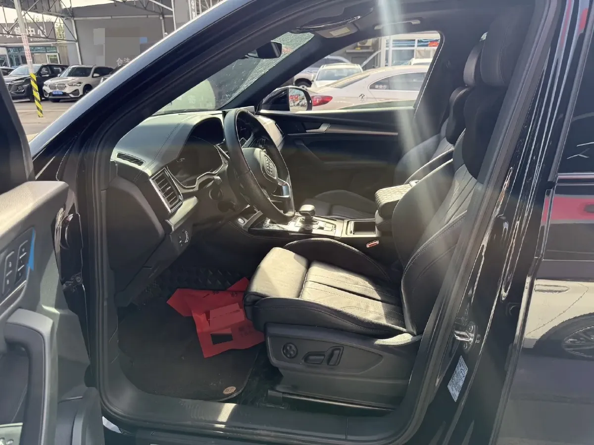 2022 Audi Q5L 2.0T 252HP L4 7DCT,autocango,china used car exporter,china ev exporter,chinese used car exporter,chinese used ev exporter
