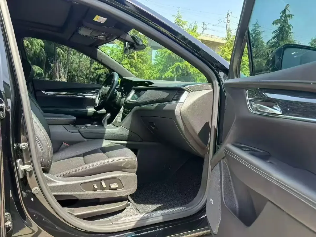 2021 Cadillac XT5 2.0T 237HP L4 9AT,autocango,china used car exporter,china ev exporter,chinese used car exporter,chinese used ev exporter