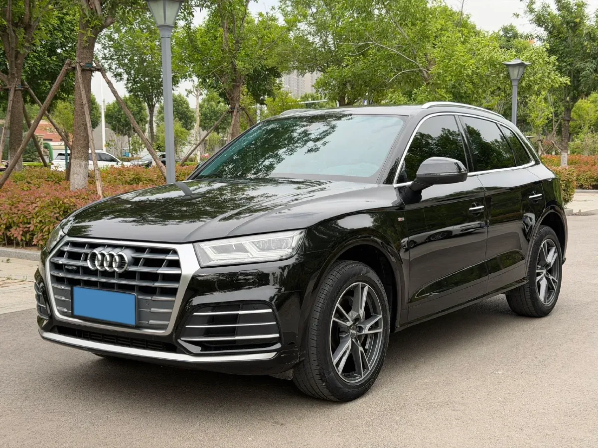 2020 Audi Q5L 2.0T 190HP L4 7DCT,autocango,china used car exporter,china ev exporter,chinese used car exporter,chinese used ev exporter